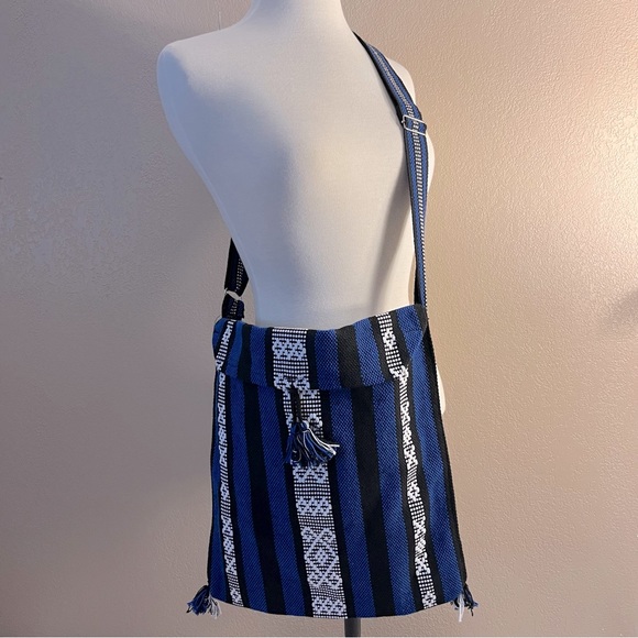 Large boho woven crossbody bag - Picture 2 of 9